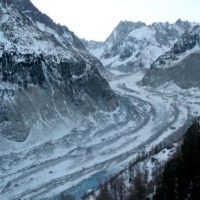 Image de la Mer de glace en 2020, illustrant la fonte spectaculaire de la gace, conséquence du rechauffement climatique.