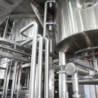 Des installations industrielles.
